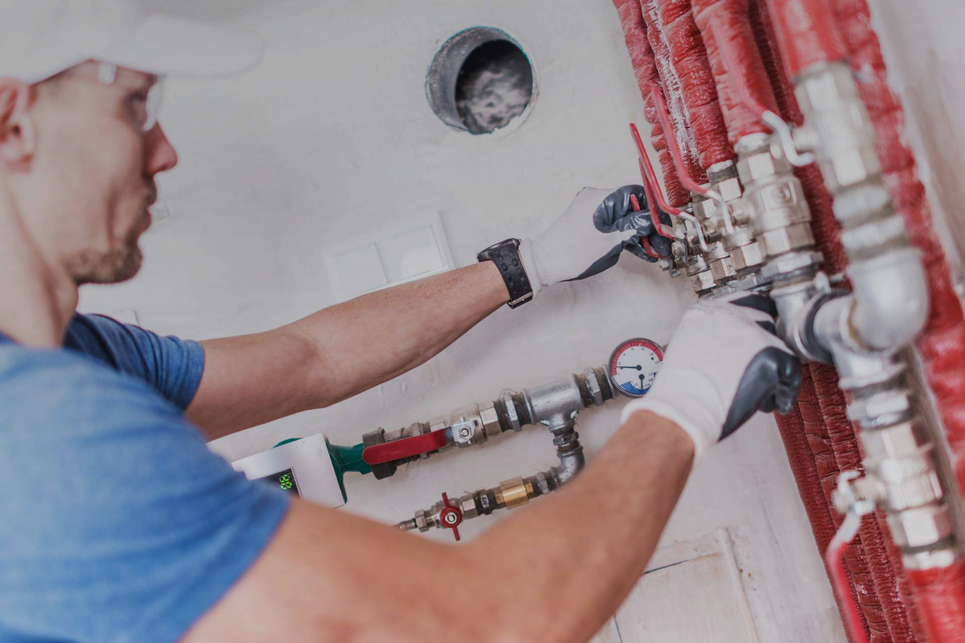 professional-plumber-work-2022-10-26-03-38-26-utc_2